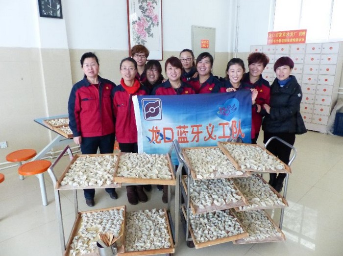重陽節去敬老院為老人包餃子