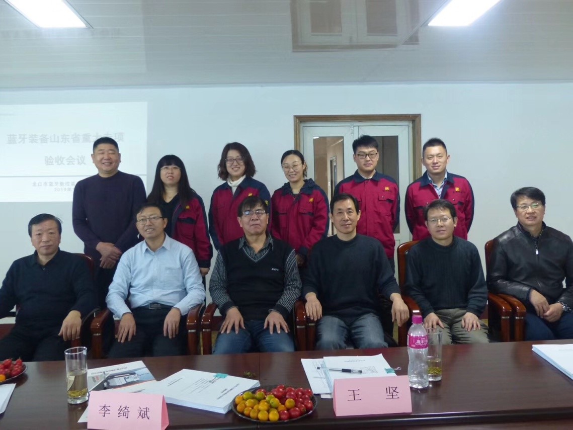 公司項目主要負責人和項目組專家成員合影留念