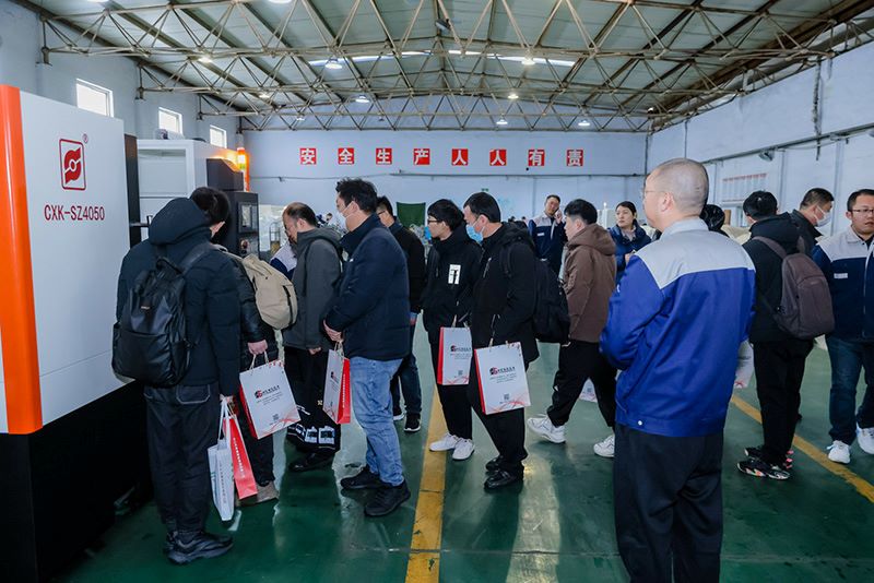 參會企業參觀考察公司